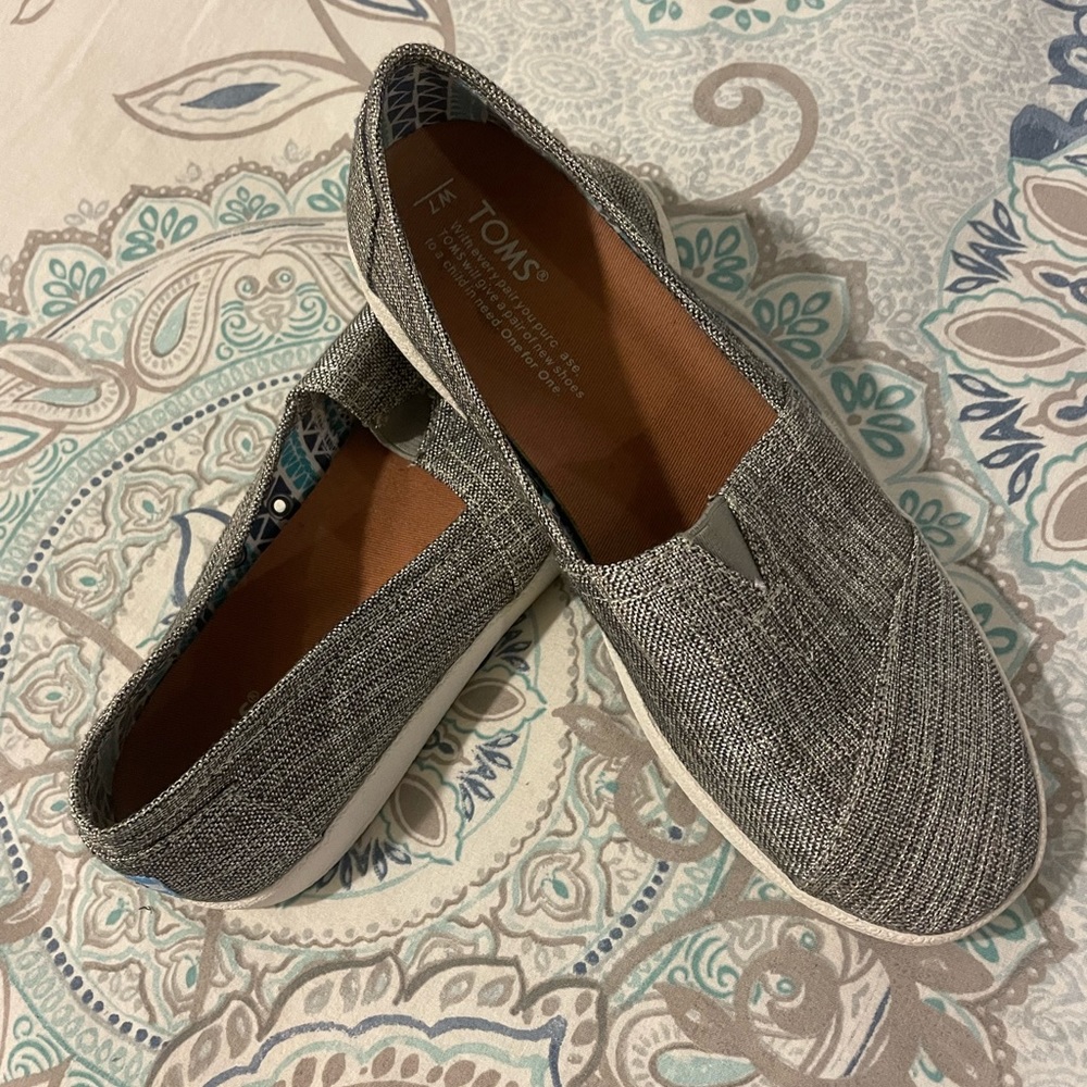 Toms slip on shoes